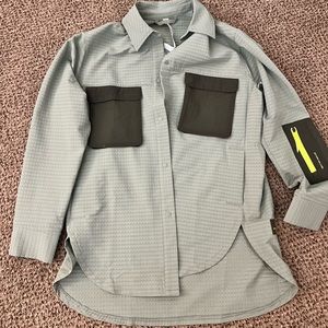 NWOT lululemon hiking shirt size 4